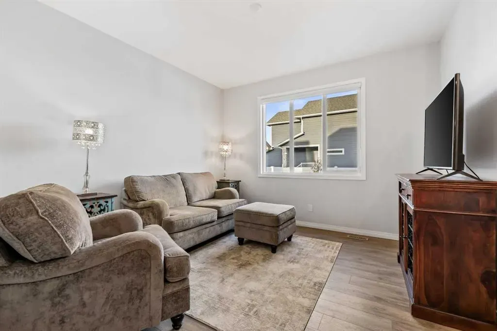 76 Legacy Glen Row SE