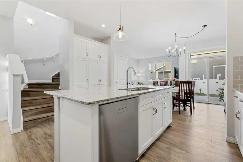 76 Legacy Glen Row SE