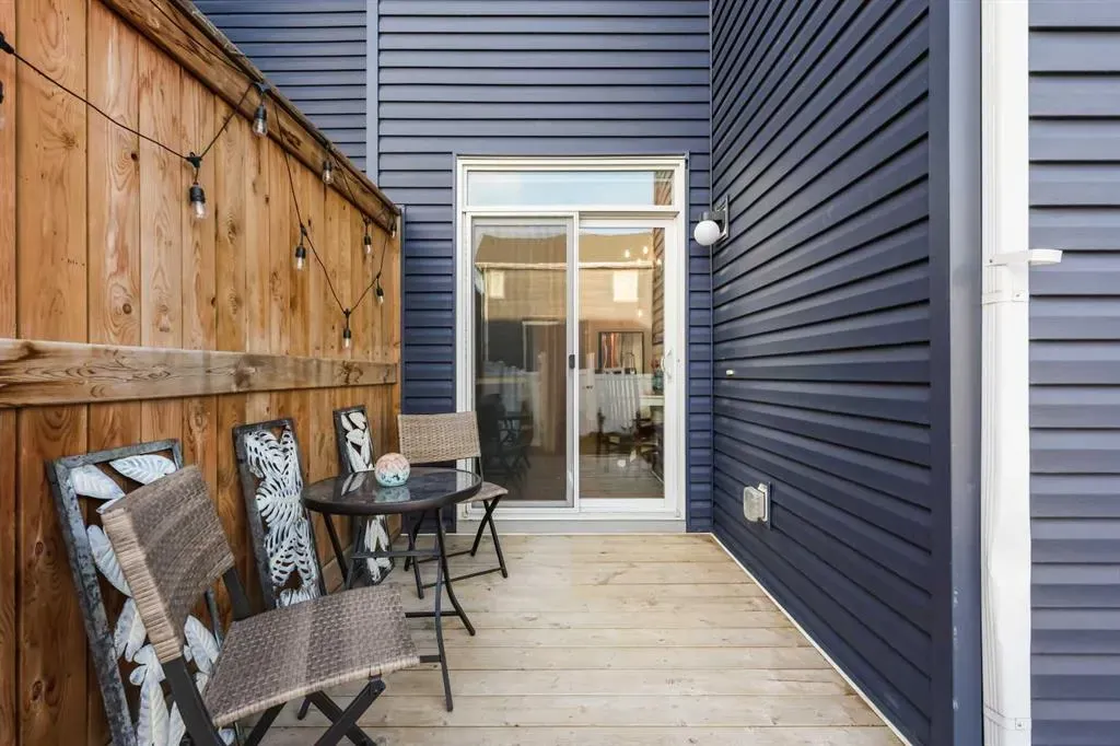 76 Legacy Glen Row SE