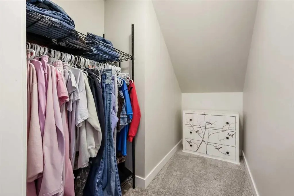 76 Legacy Glen Row SE