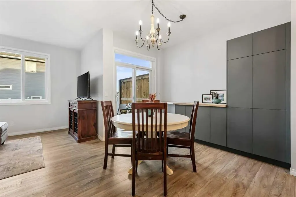 76 Legacy Glen Row SE