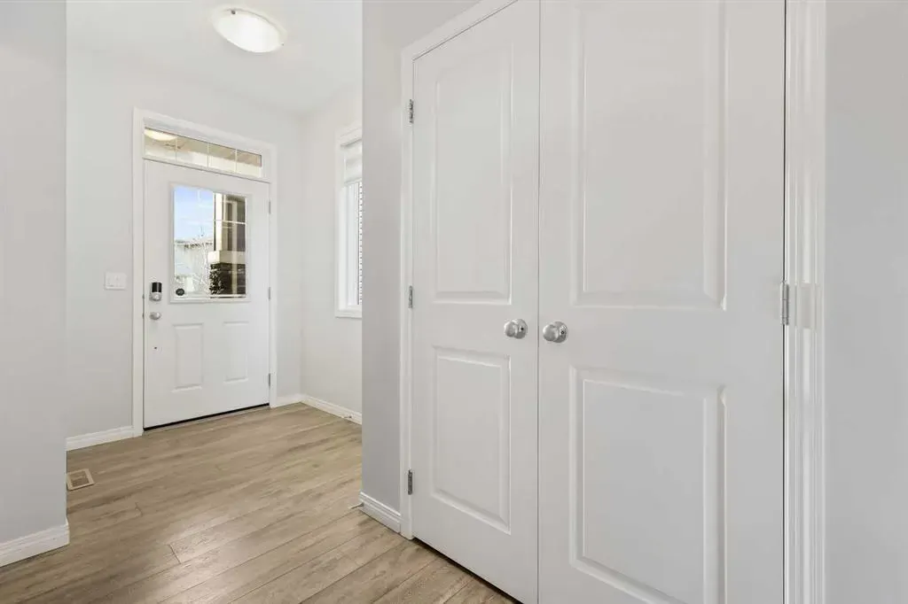 76 Legacy Glen Row SE