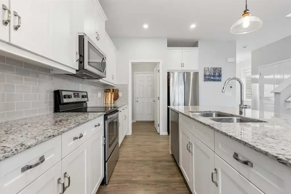 76 Legacy Glen Row SE