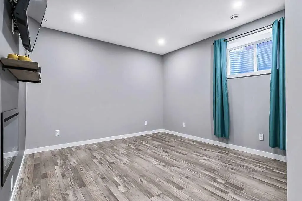 111 Drake Landing Loop