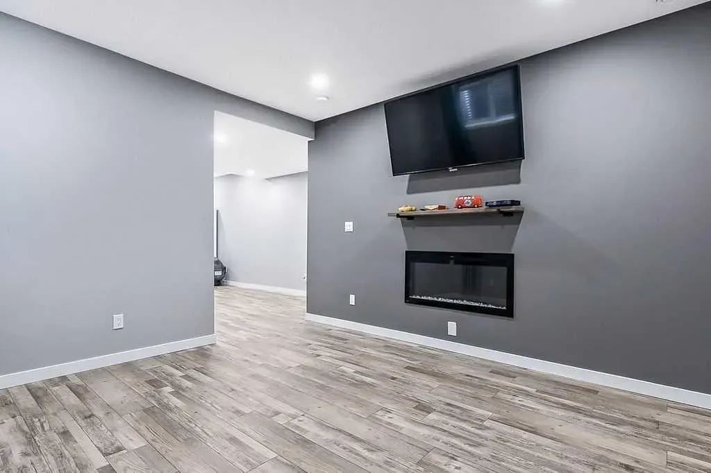 111 Drake Landing Loop