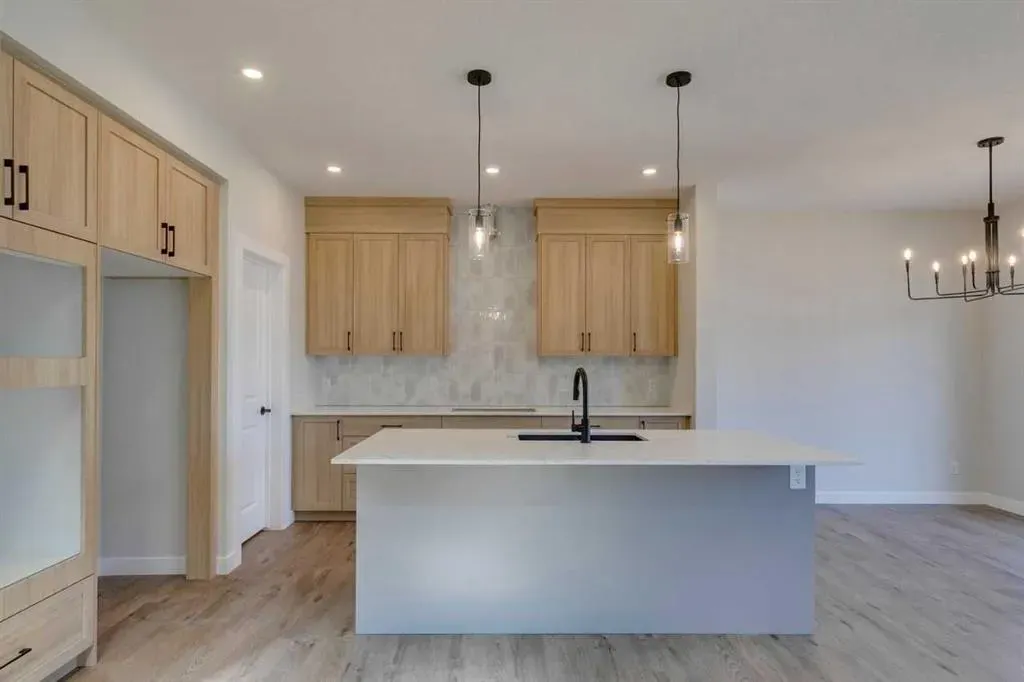 92 Amblefield Grove NW
