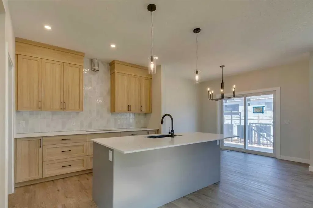 92 Amblefield Grove NW