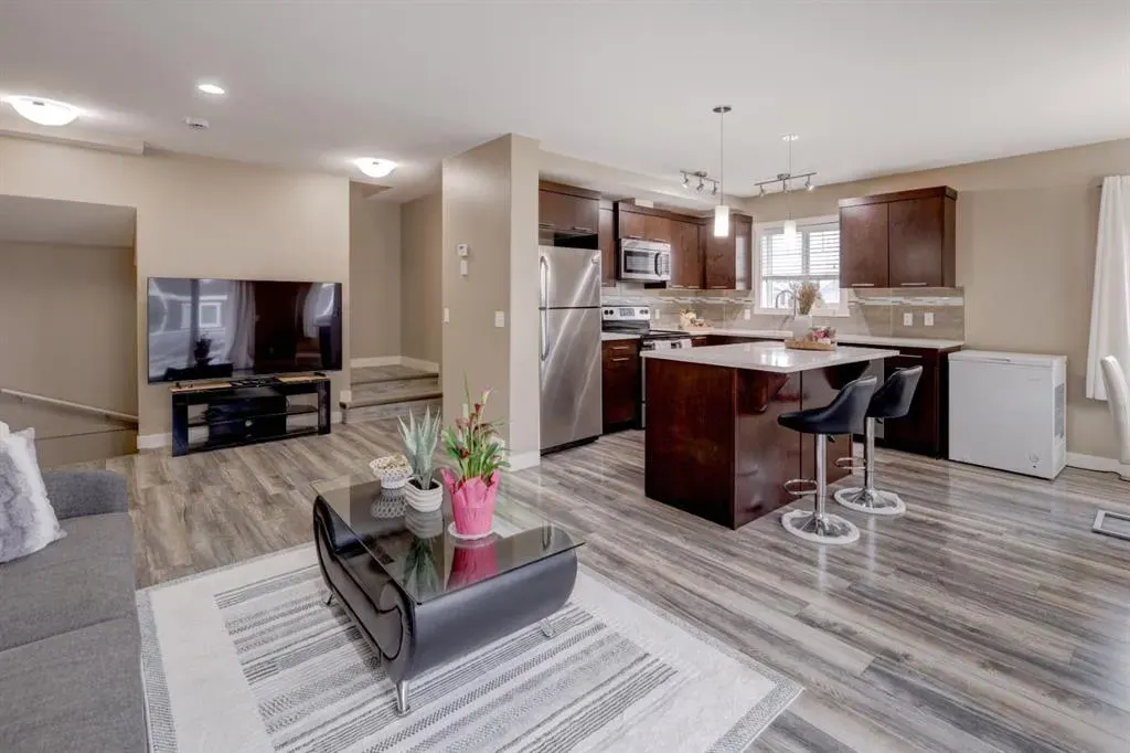 210 Skyview Ranch Grove NE