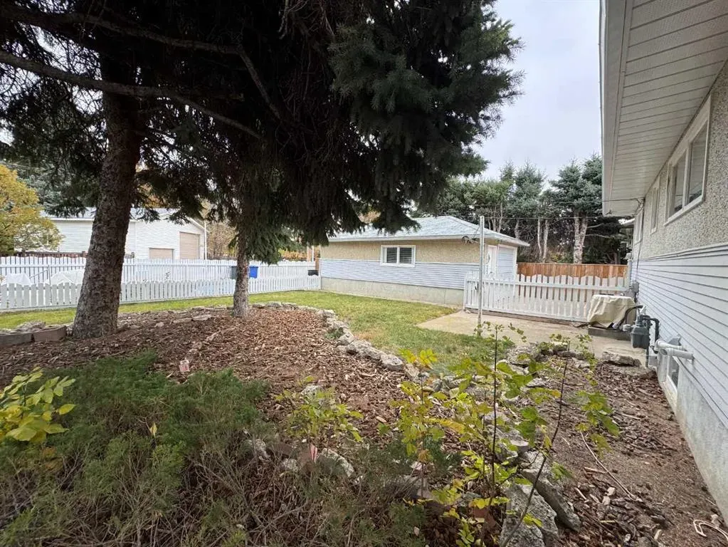 1409 13 Avenue N