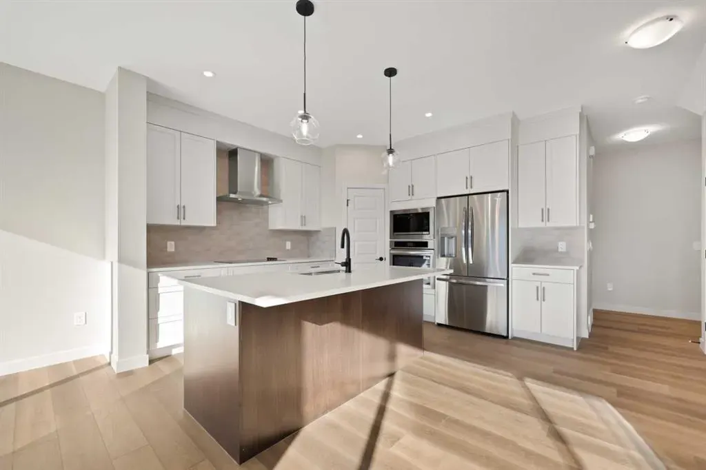 86 Emerson Crescent