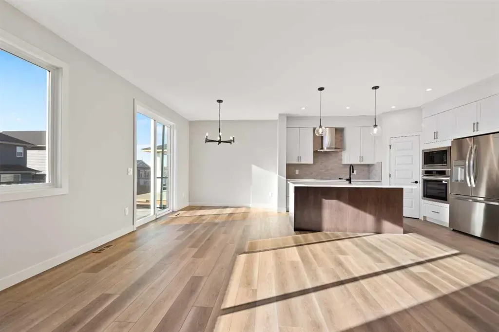 86 Emerson Crescent