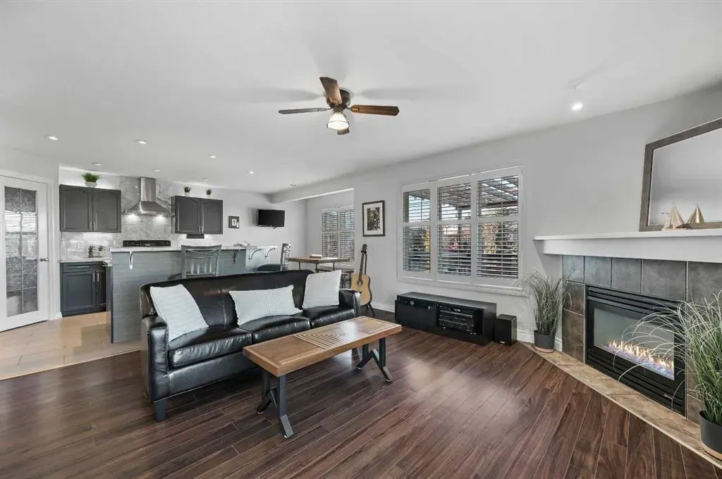 60 Canoe Cove SW