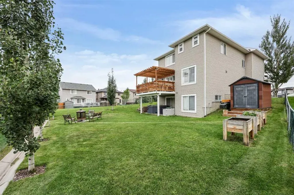 60 Canoe Cove SW