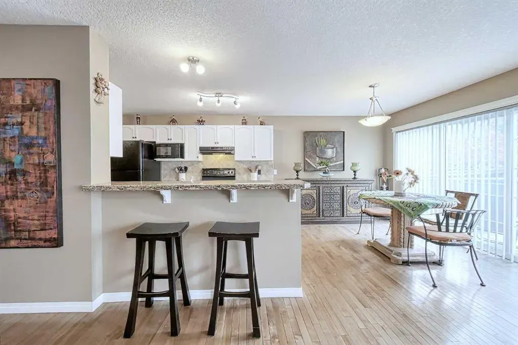 73 Everwoods Road SW