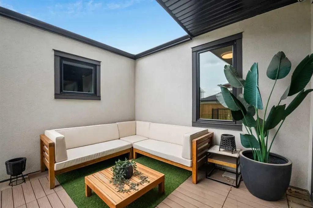 27 Bluerock Avenue SW