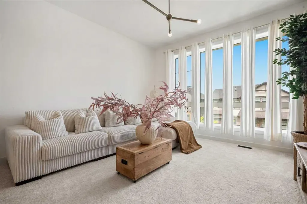 27 Bluerock Avenue SW