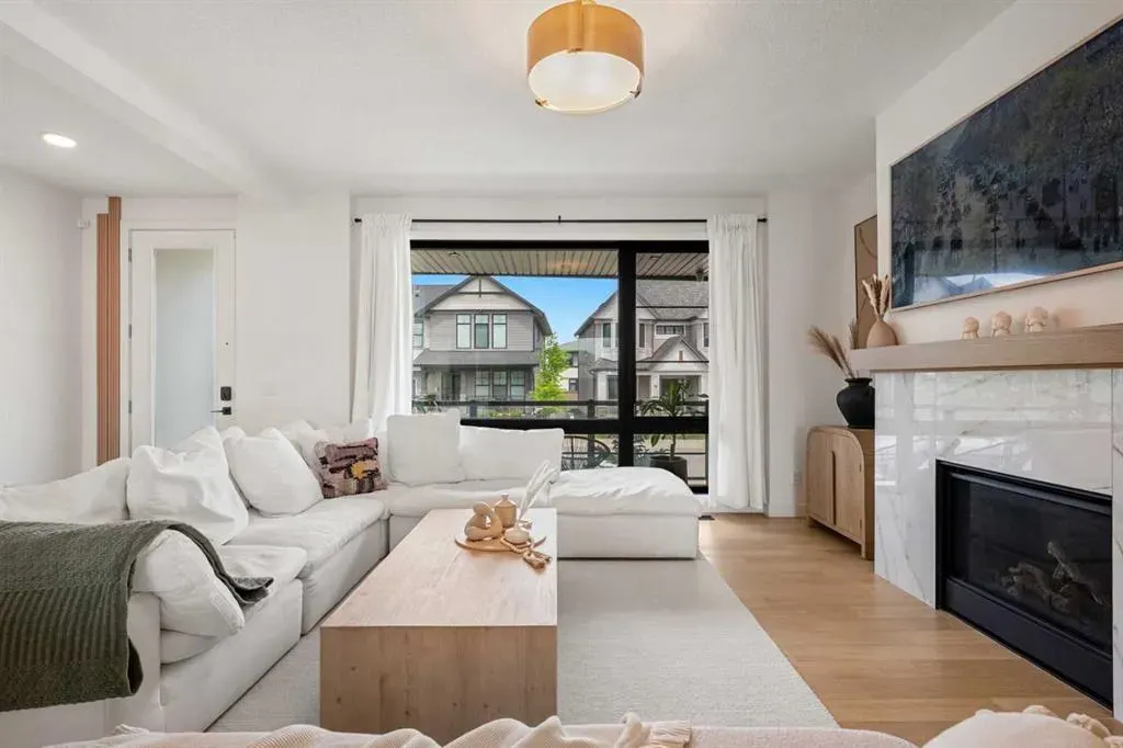 27 Bluerock Avenue SW