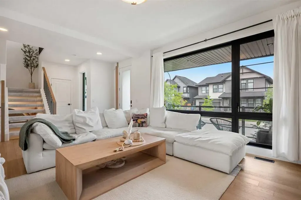 27 Bluerock Avenue SW