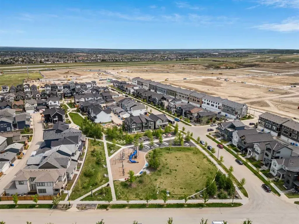 27 Bluerock Avenue SW