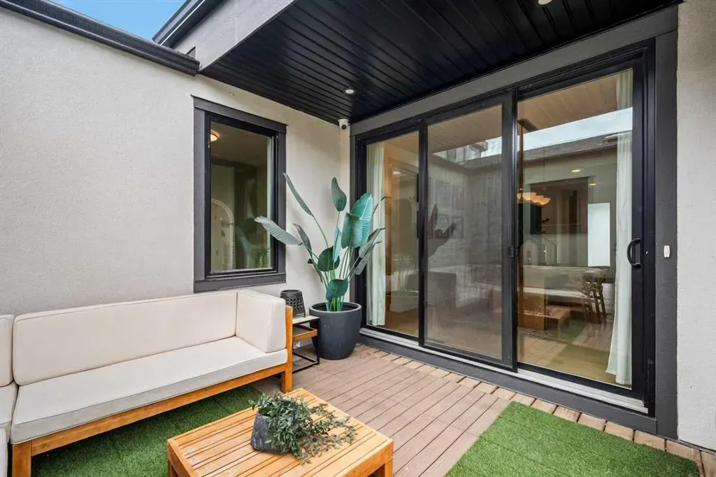 27 Bluerock Avenue SW