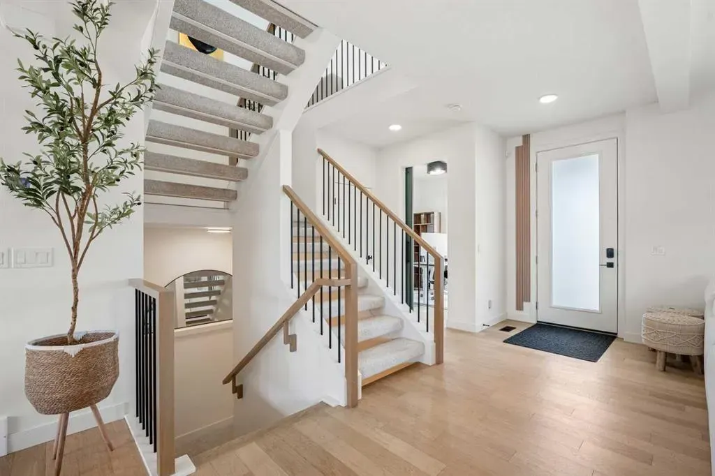 27 Bluerock Avenue SW