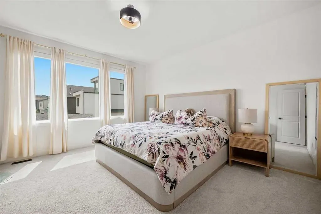 27 Bluerock Avenue SW