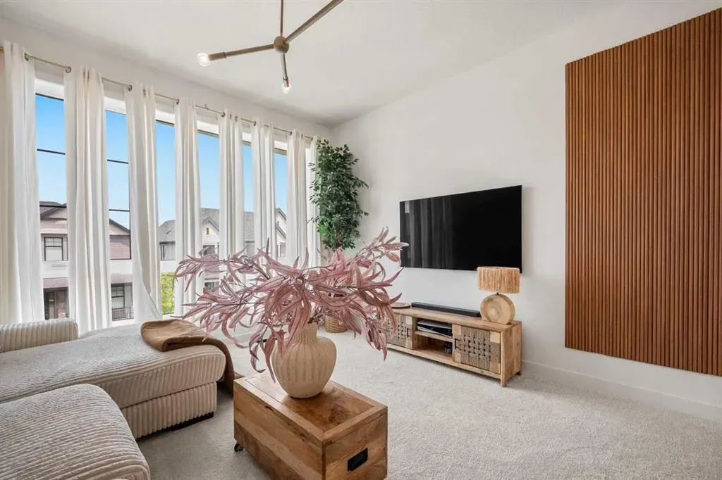 27 Bluerock Avenue SW