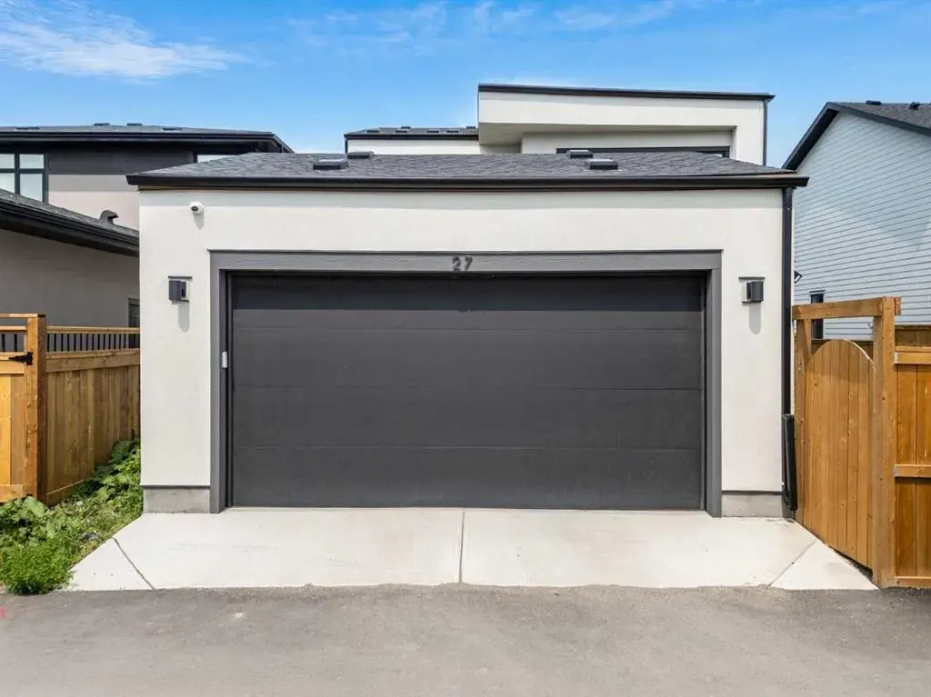 27 Bluerock Avenue SW