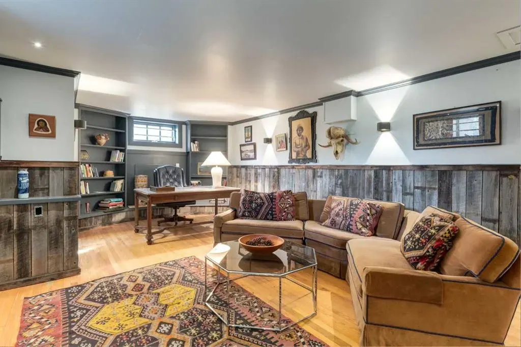 2209 Carleton Street SW