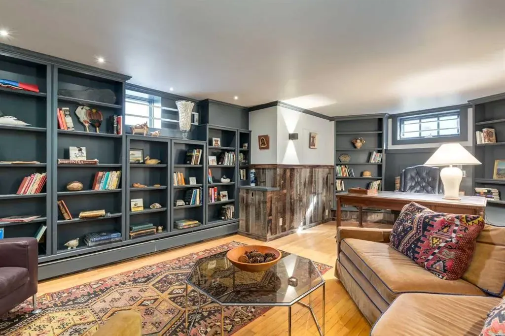 2209 Carleton Street SW