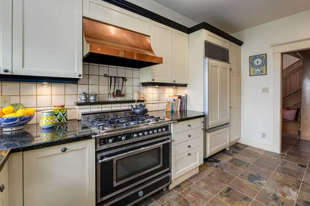 2209 Carleton Street SW