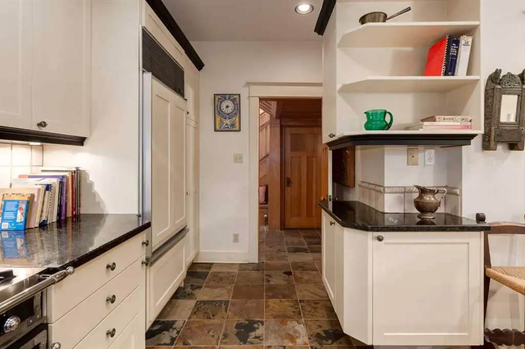 2209 Carleton Street SW