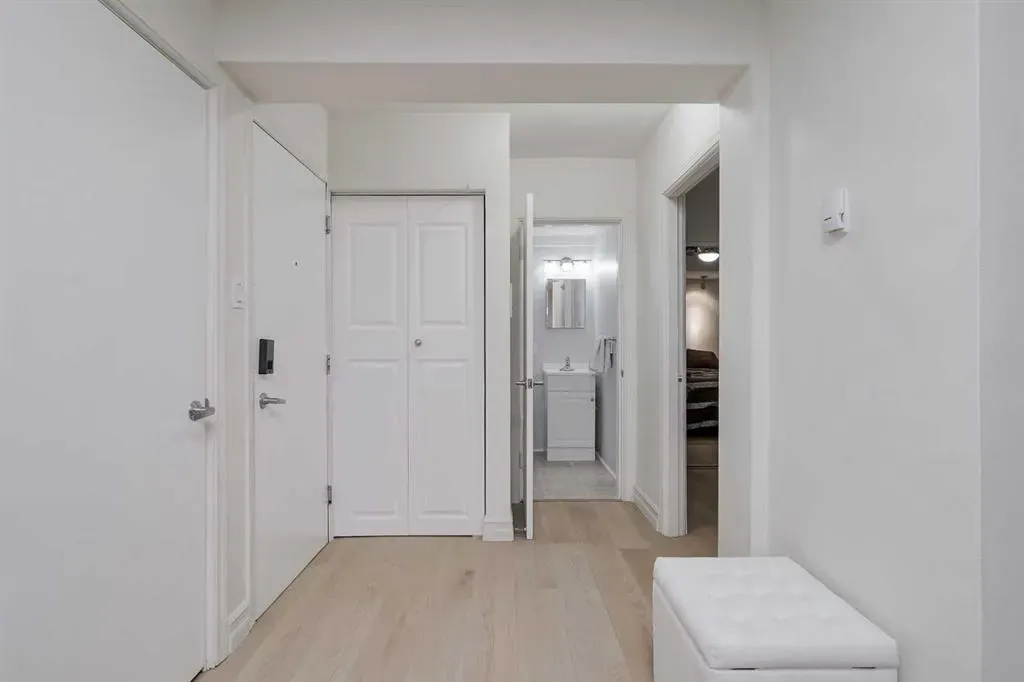 1027 Avenue SW, #101