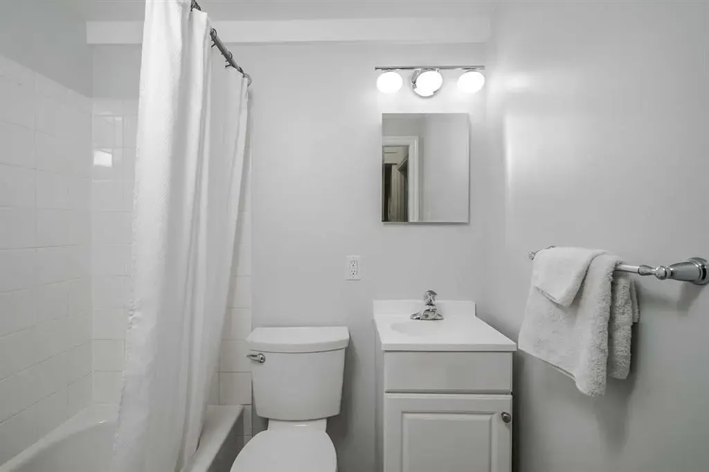 1027 Avenue SW, #101