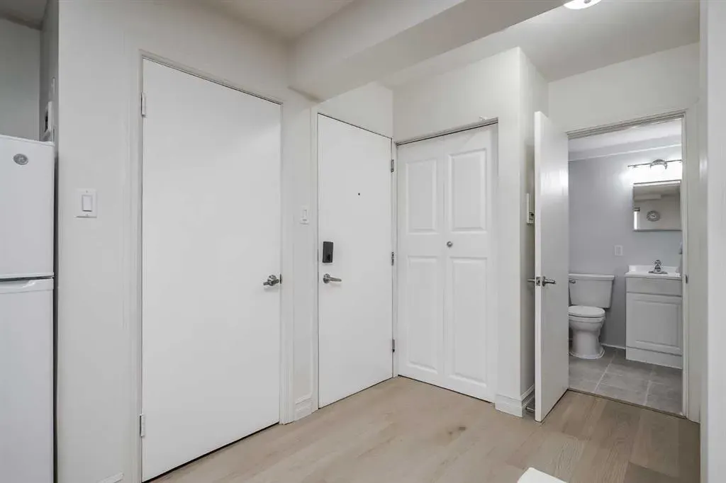 1027 Avenue SW, #101