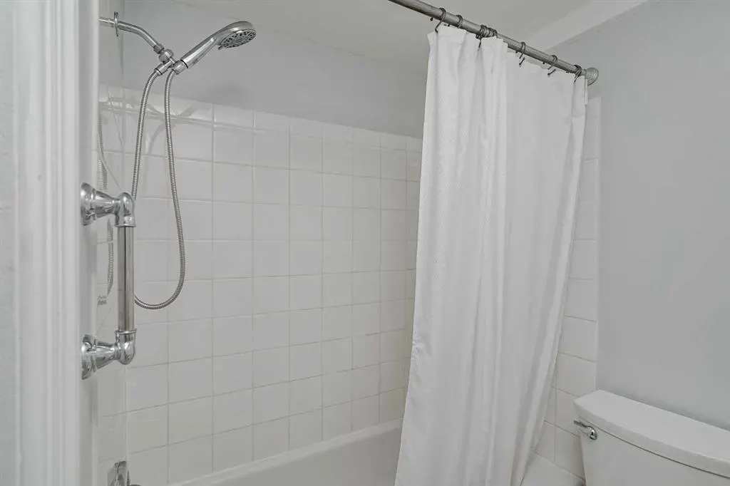 1027 Avenue SW, #101