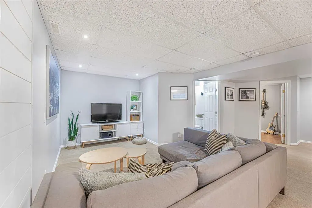 754 Cimarron Close