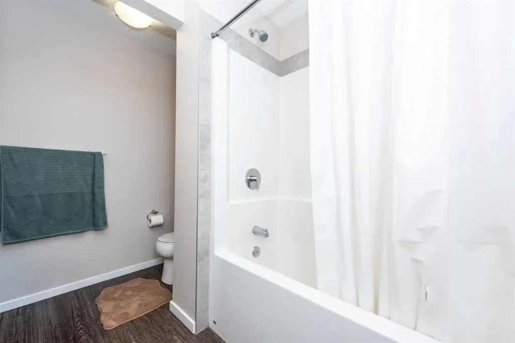 225 Redstone Walk NE, #203
