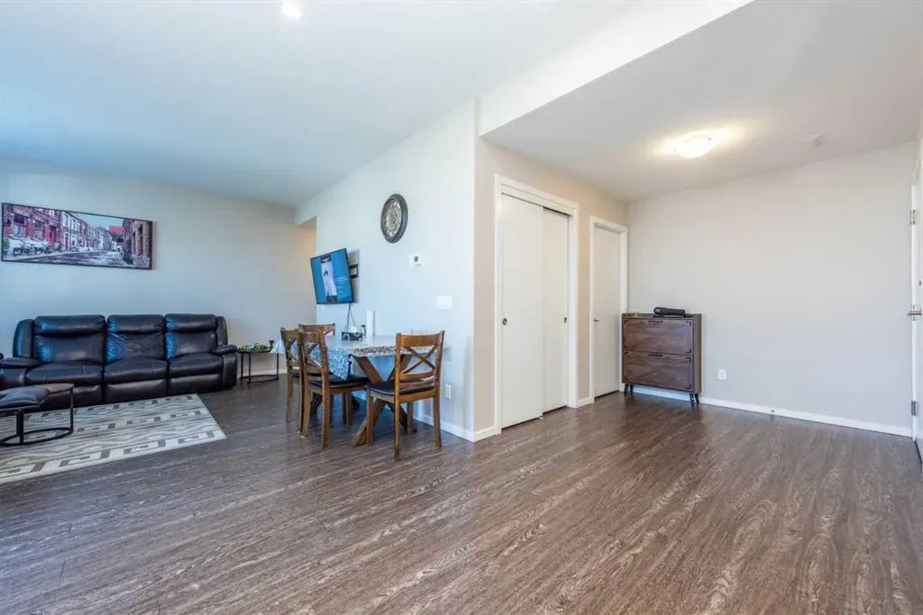 225 Redstone Walk NE, #203