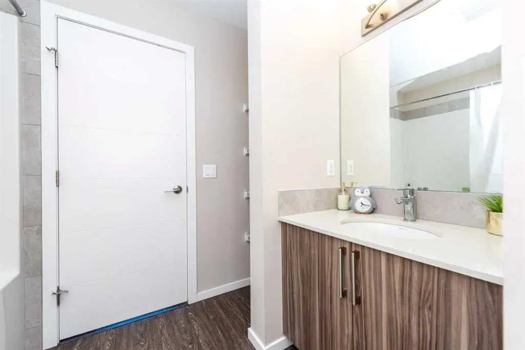 225 Redstone Walk NE, #203