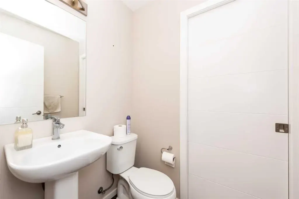 225 Redstone Walk NE, #203