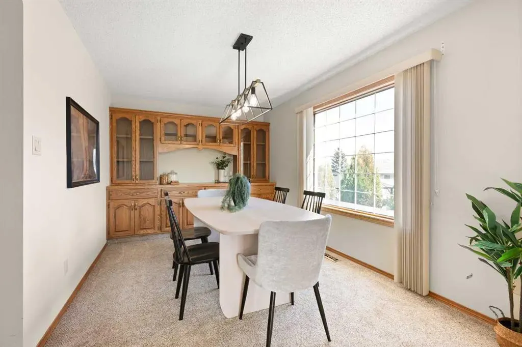 12 Redwood Way SE