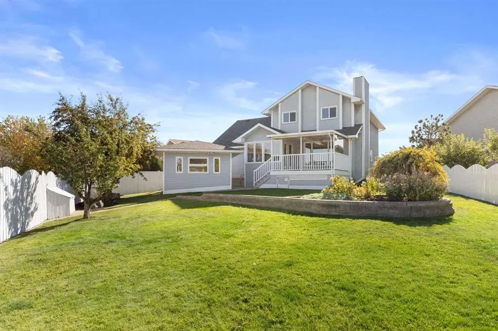 12 Redwood Way SE