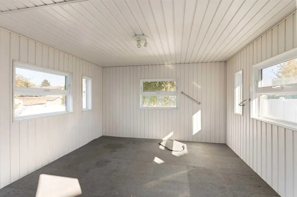 12 Redwood Way SE