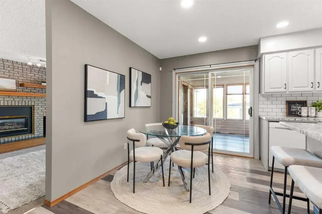 12 Redwood Way SE