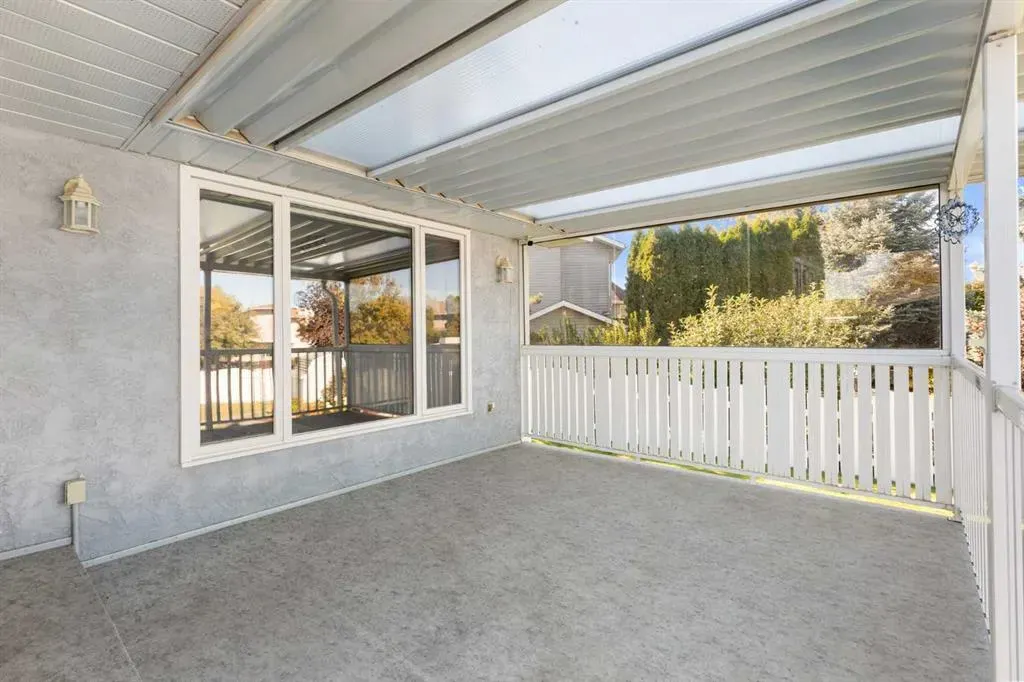 12 Redwood Way SE