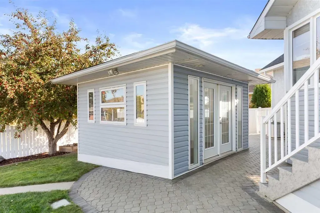 12 Redwood Way SE