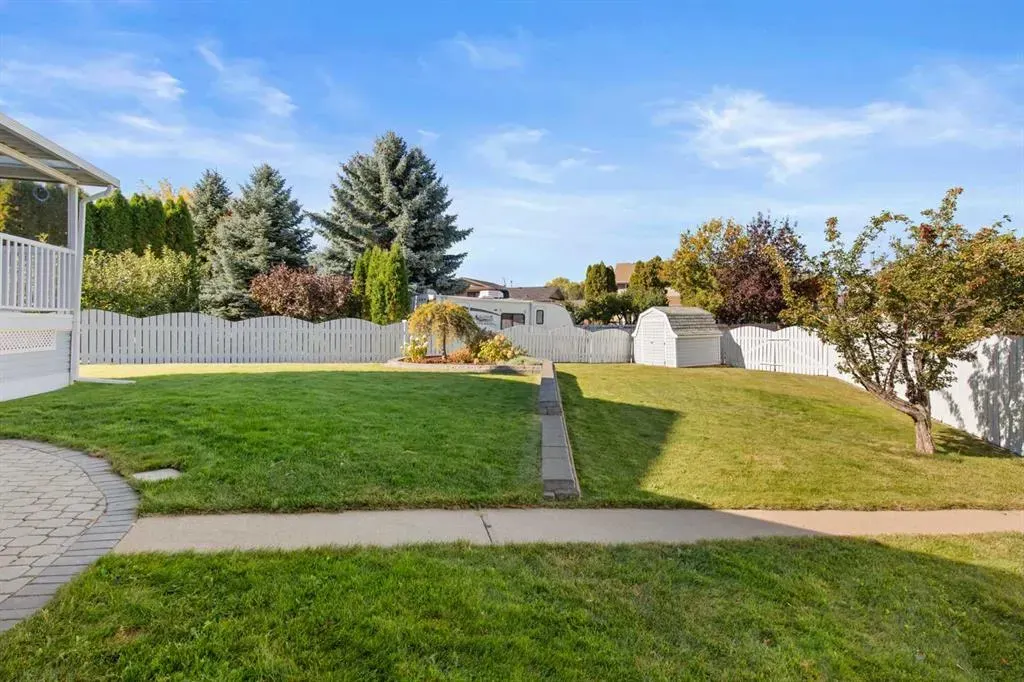 12 Redwood Way SE