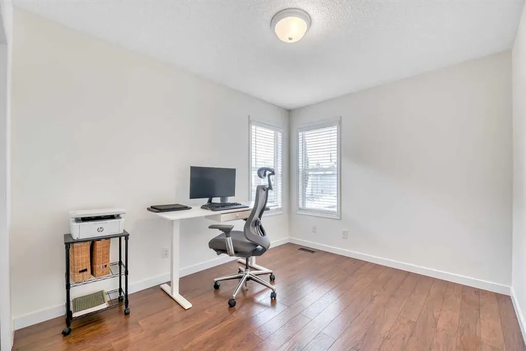 84 Evermeadow Manor SW