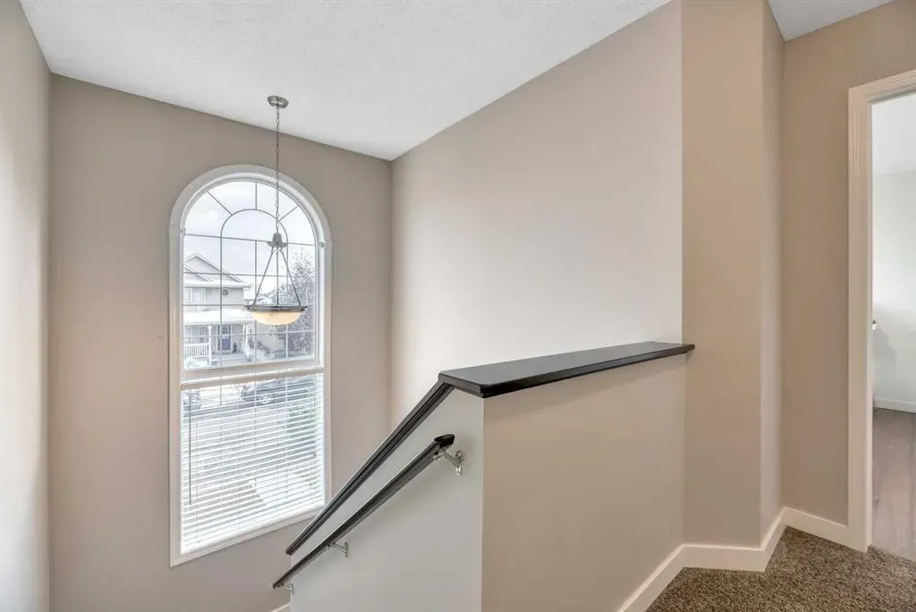 84 Evermeadow Manor SW